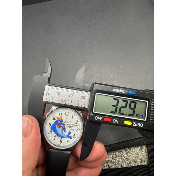 Vintage 80’s Charlie the Tuna 25th Anniversary Watch 1986 Black Leather Band - Picture 8 of 9